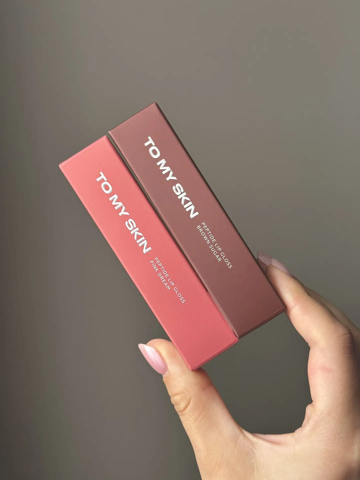Хороший аналог блескам Rhode за 700₽ найден у to my skin 💋

Конечно, не на 100% схожи, но за свою д