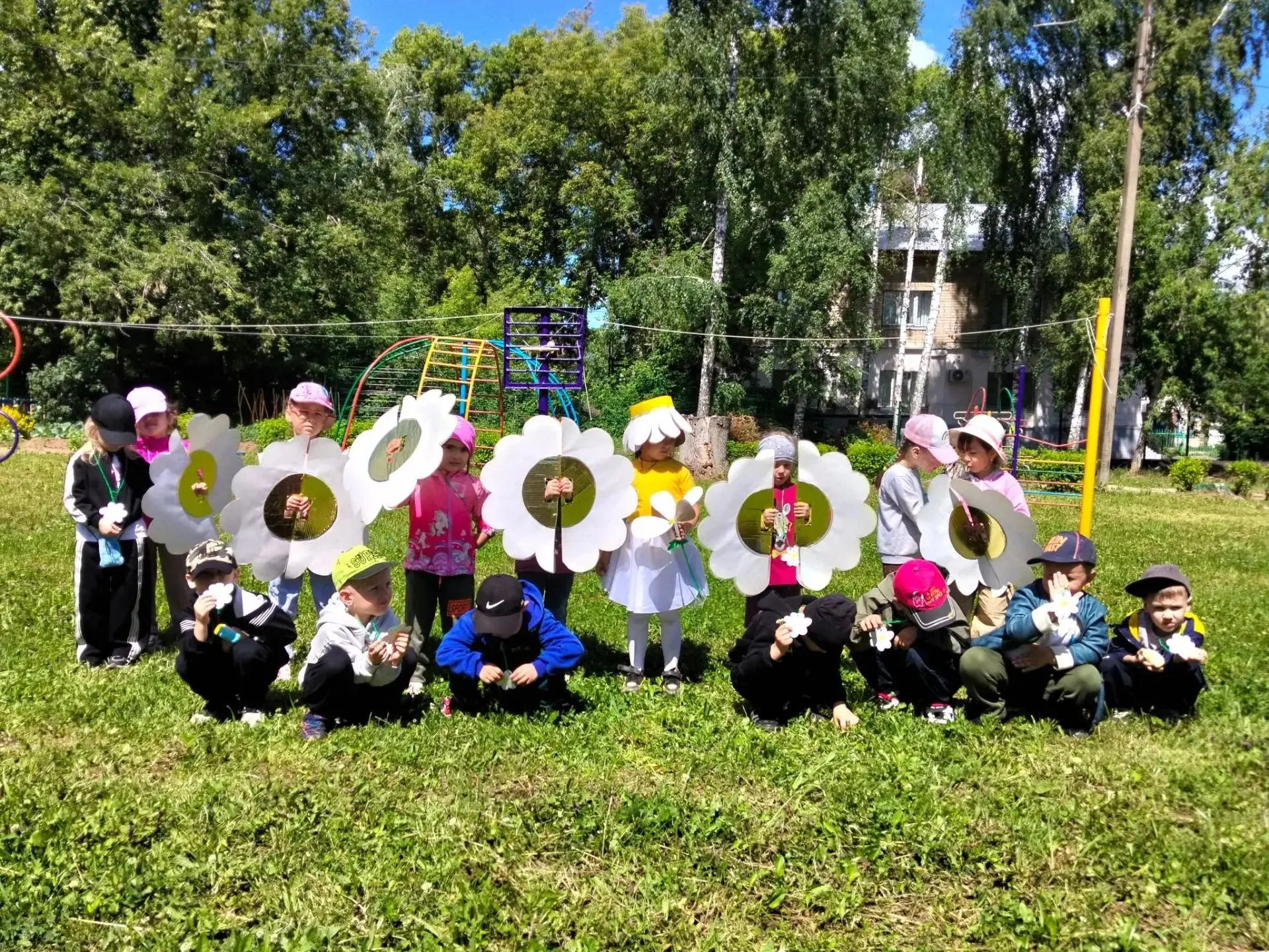 «День Ромашки»/«Ромашка коне»
24 июня – «День Ромашки» в России. Этот светлый, трогательный праздник