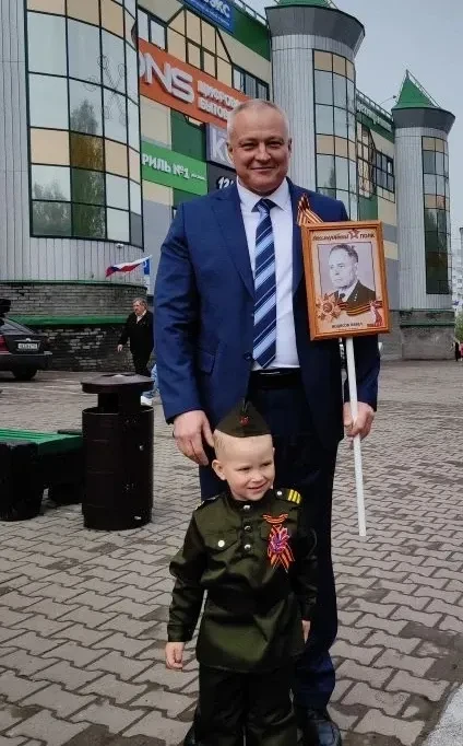 В Осинниковском округе, как и в других городах страны, прошло торжественное шествие Бессмертного пол