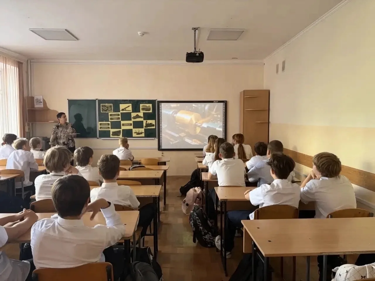 Сегодня прошли занятия «Разговоры о важном». Темы уроков были посвящены двум важнейшим ...