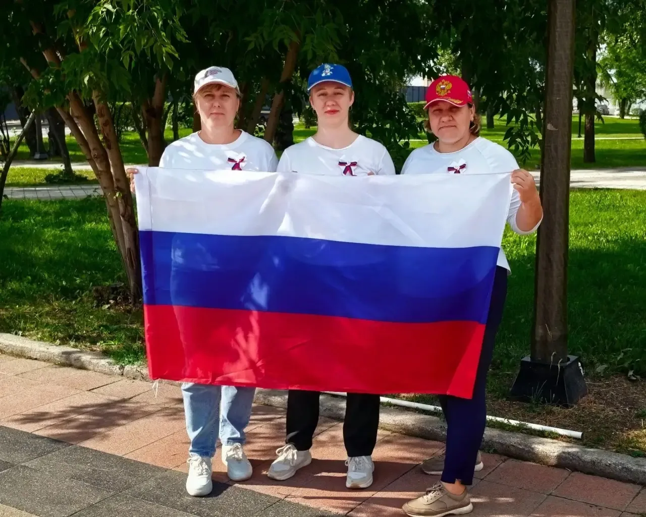 Гордость за страну: наши сотрудники — на торжественном митинге в День Государственного ...