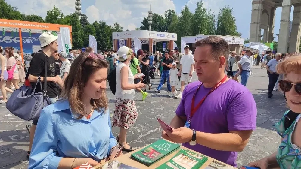 Друзья, пока мы готовим для вас новые истории - поймали несколько моментов.

На этих фотографиях - ж