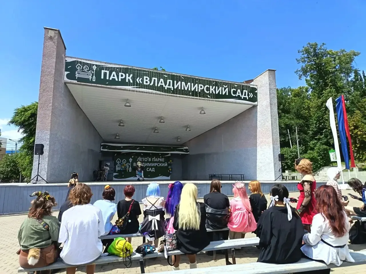 Сегодня Владимирский сад стал площадкой для поклонников японской анимации.

На территории парка прош