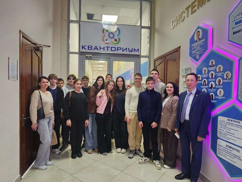 В рамках проекта "Квант знаний" 01.04.2026 ребята Романовской школы посетили детский технопарк "Кван