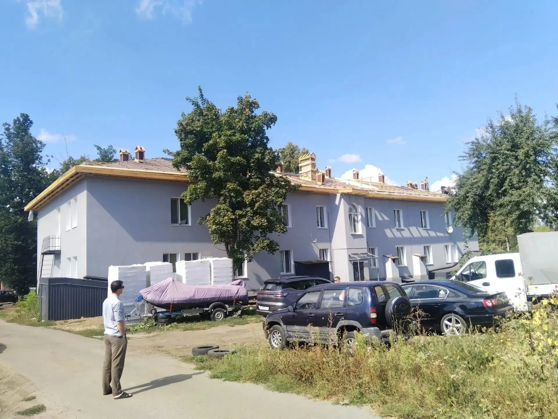 🏠Подрядная организация продолжает капитальный ремонт крыши многоквартирного дома по ад...