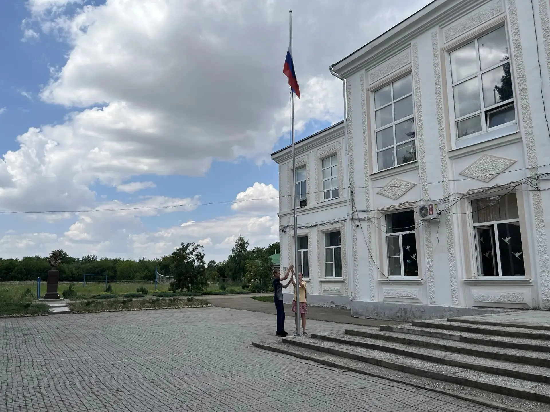 Подведены итоги: лагерная смена завершена!

Сегодня состоялась торжественная линейка, посвящённая за