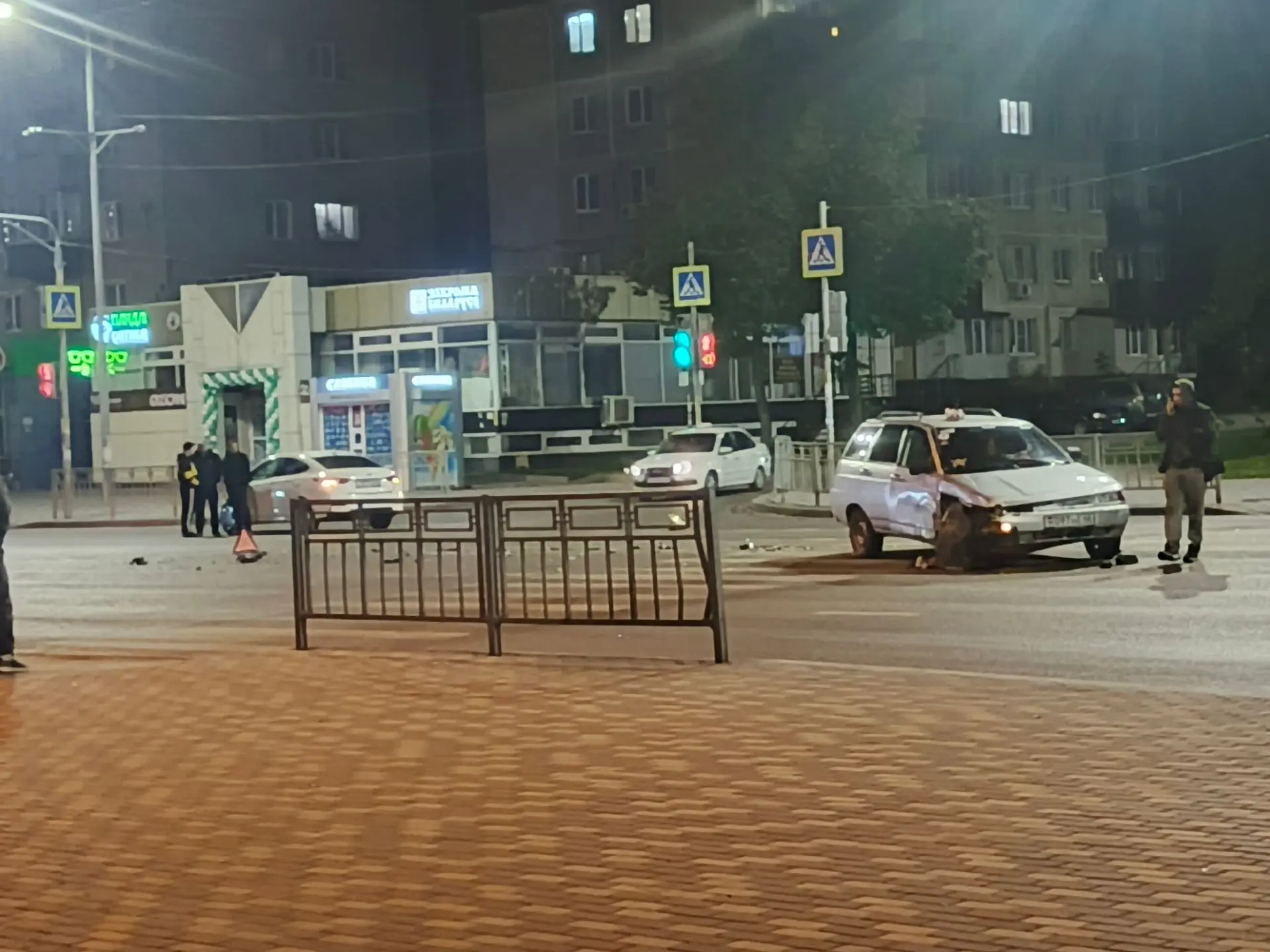 Дтп произошло вчера ночью на проспекте Победы в районе БЦ Виктория. Подробности уточняю...