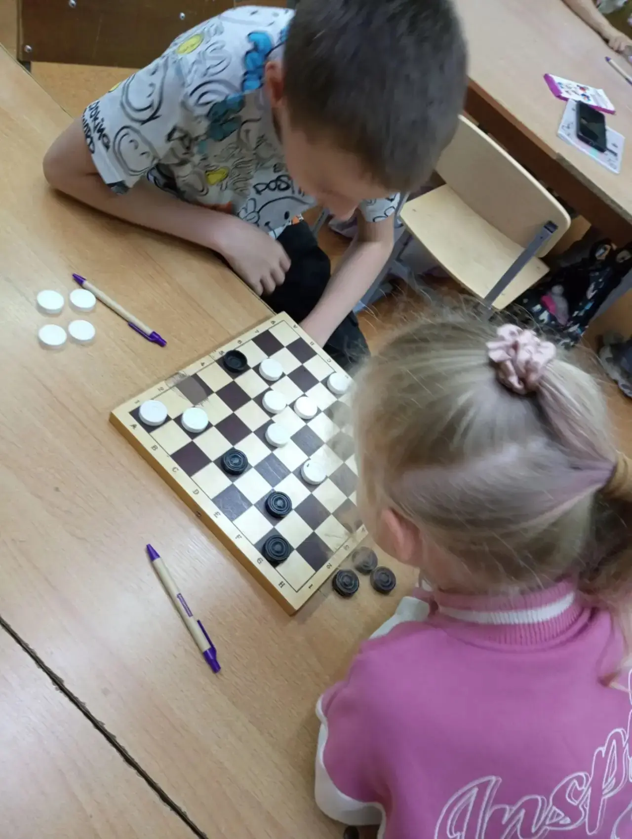 ♟️ Ход королевы и точный расчет: в нашем пришкольном лагере гремел шашечный турнир!

Сегодня в нашем