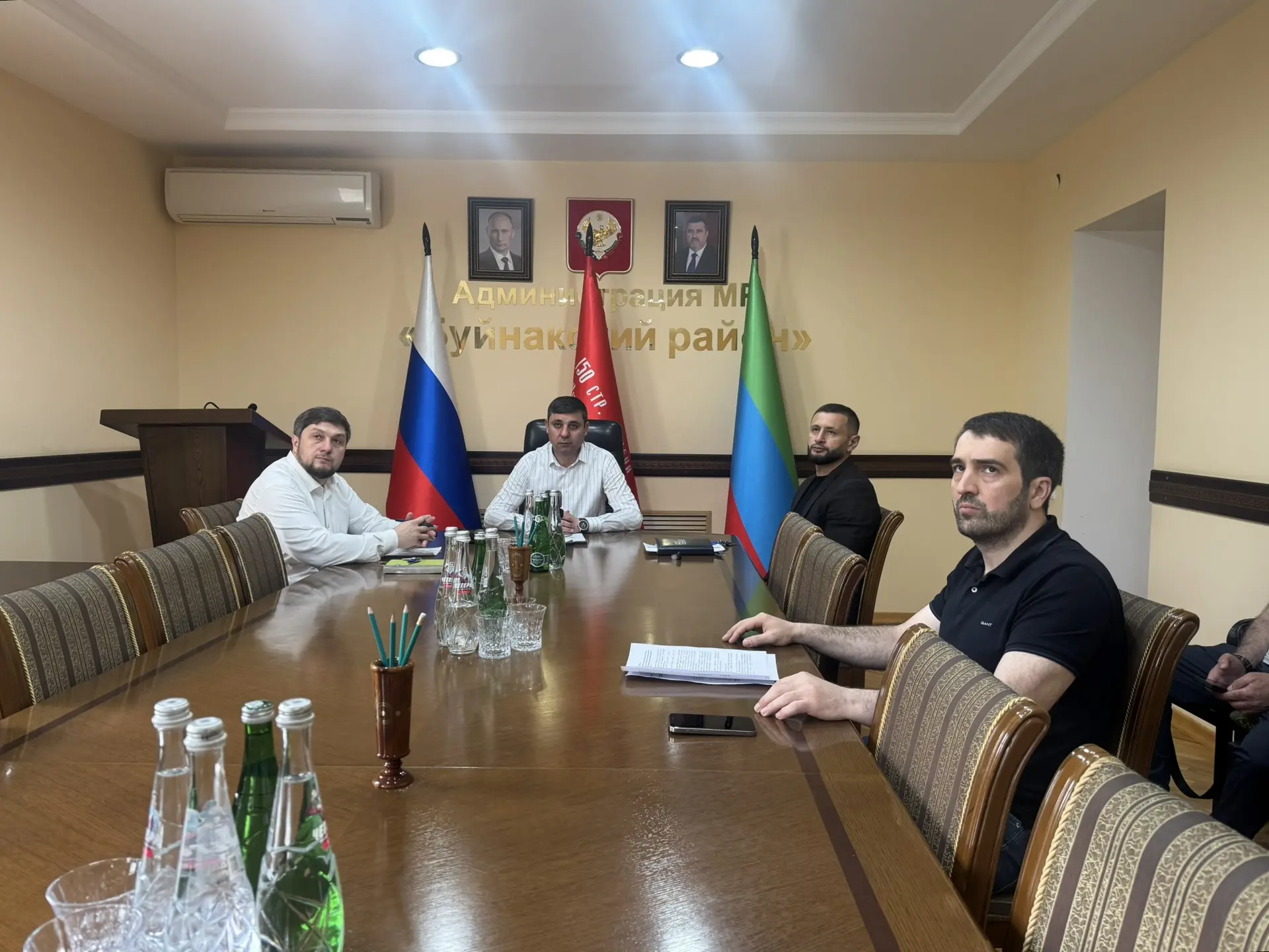 Прямо сейчас в режиме видеоконференции под председательством Магомеда Рамазанова, председателя Прави