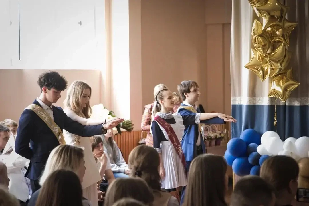 🔔 Последний звонок — это всегда немного грустно и очень волнительно… Сегодня мы провожаем наших девя