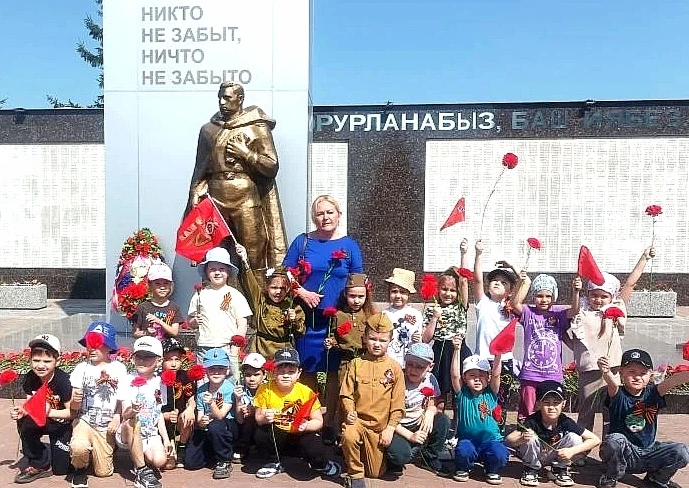 Сегодня воспитаники подготовительной группы почтили память погибших в Великой Отечестве...