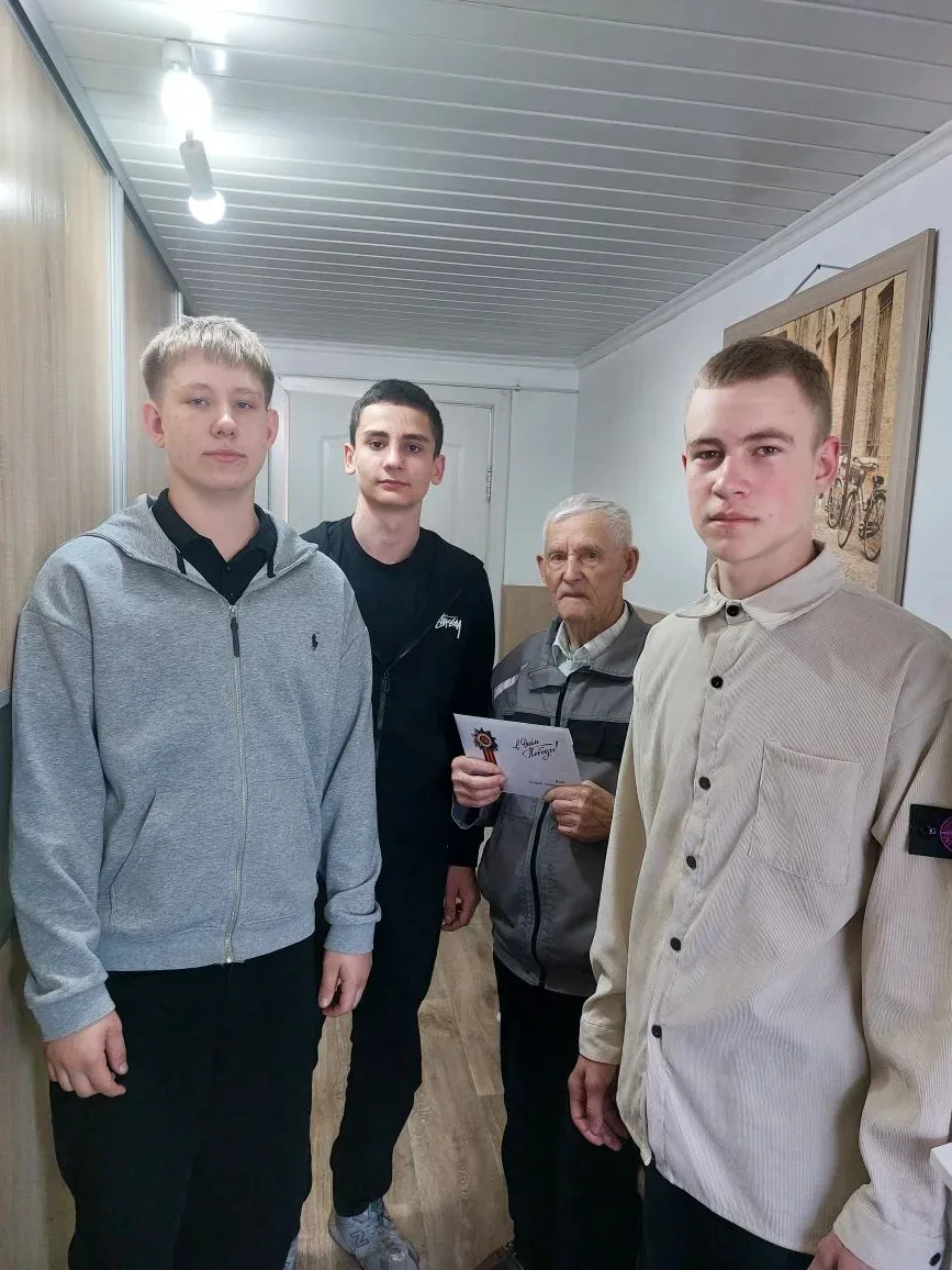 Учащиеся школы МБОУ «СОШ 10» поздравили ветеранов и тружеников тыла с предстоящим праздником.   Нака
