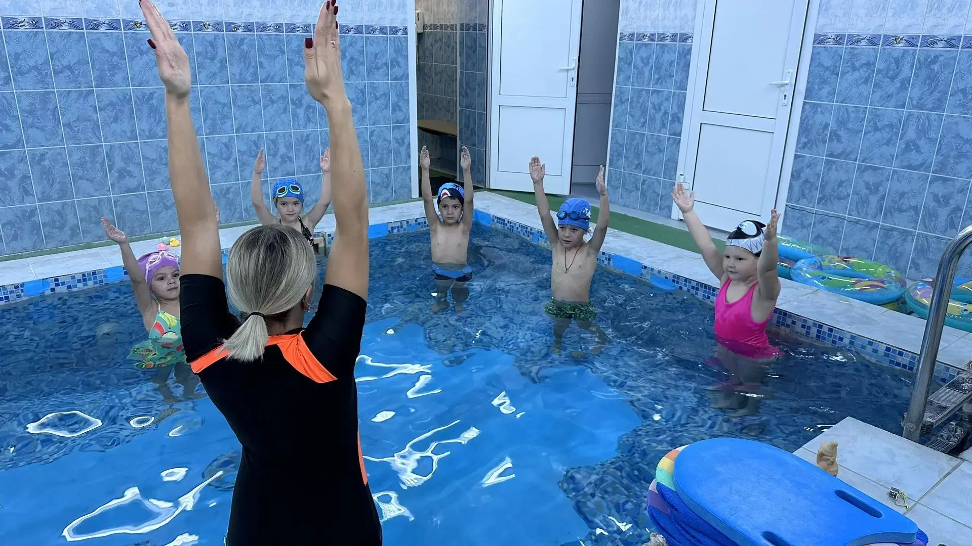 Наши «Почемучки» сегодня покоряли водную стихию! 🌊 На занятии по плаванию ребята осваи...