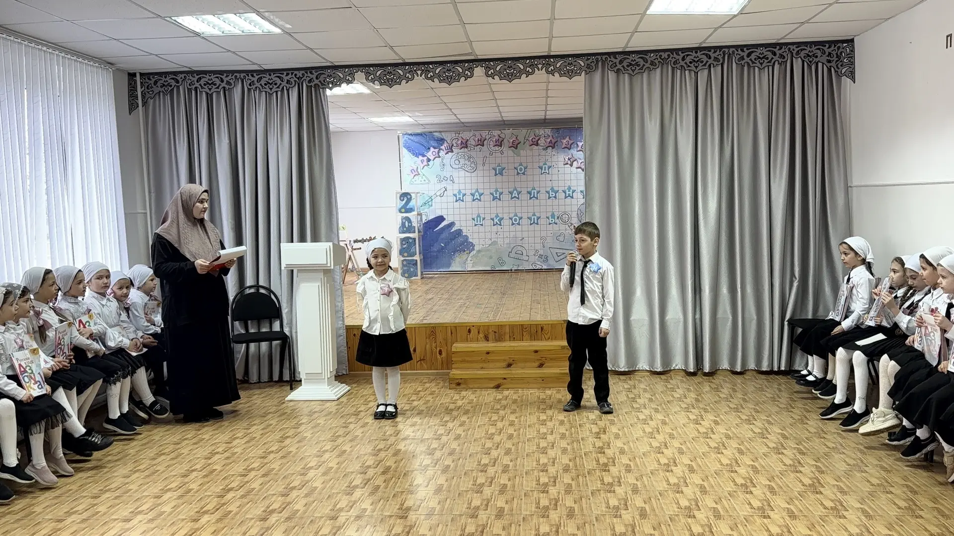 В начальных классах состоялся яркий и трогательный праздник «Прощание с Азбукой». Это важное событие