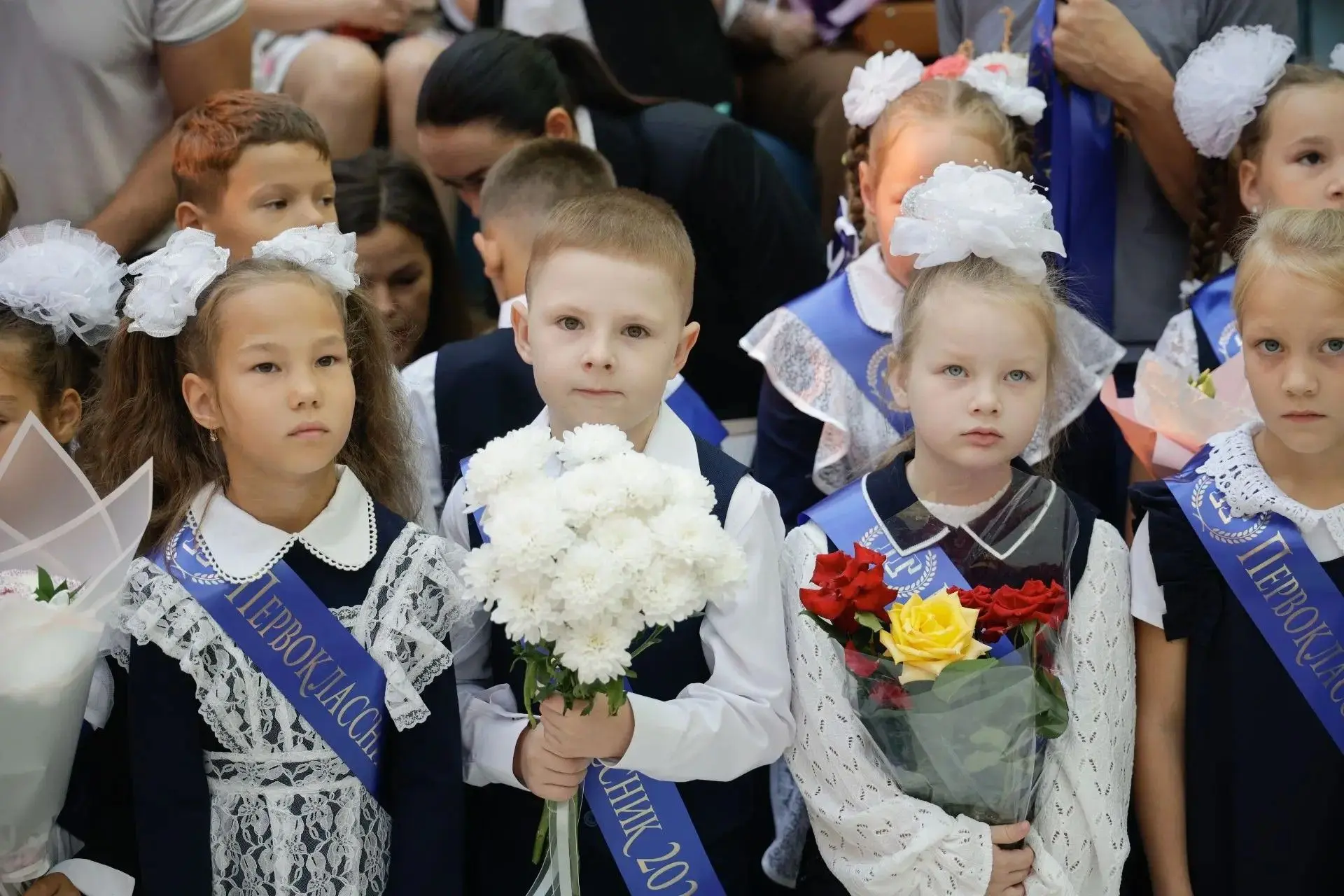 Сегодня, в День знаний, с самого утра поучаствовал в торжественных школьных линейках