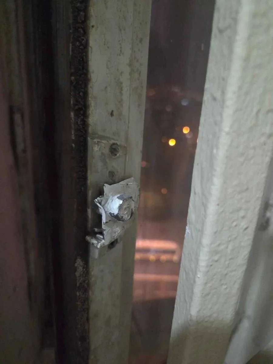 🛠 Соседи пишут, что на Белореченской, 38к1, в 3-м подъезде на 10-м этаже сломаны ручки...