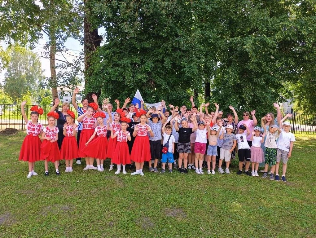 💫Жизнь школьного лагеря
День 9

 🇷🇺Сегодня в лагере состоялся праздничный концерт, посвященный Дн