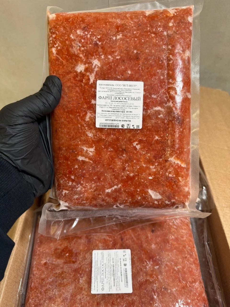 Мороженая пищевая рыбная продукция — фарш смешанный лососёвый. Камчатский дикий лосось....