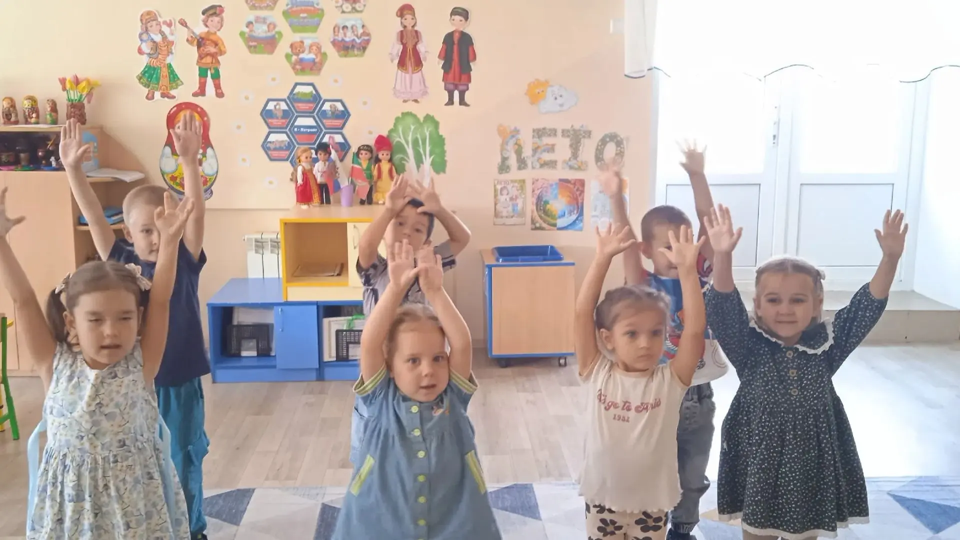 На парад когда идём,