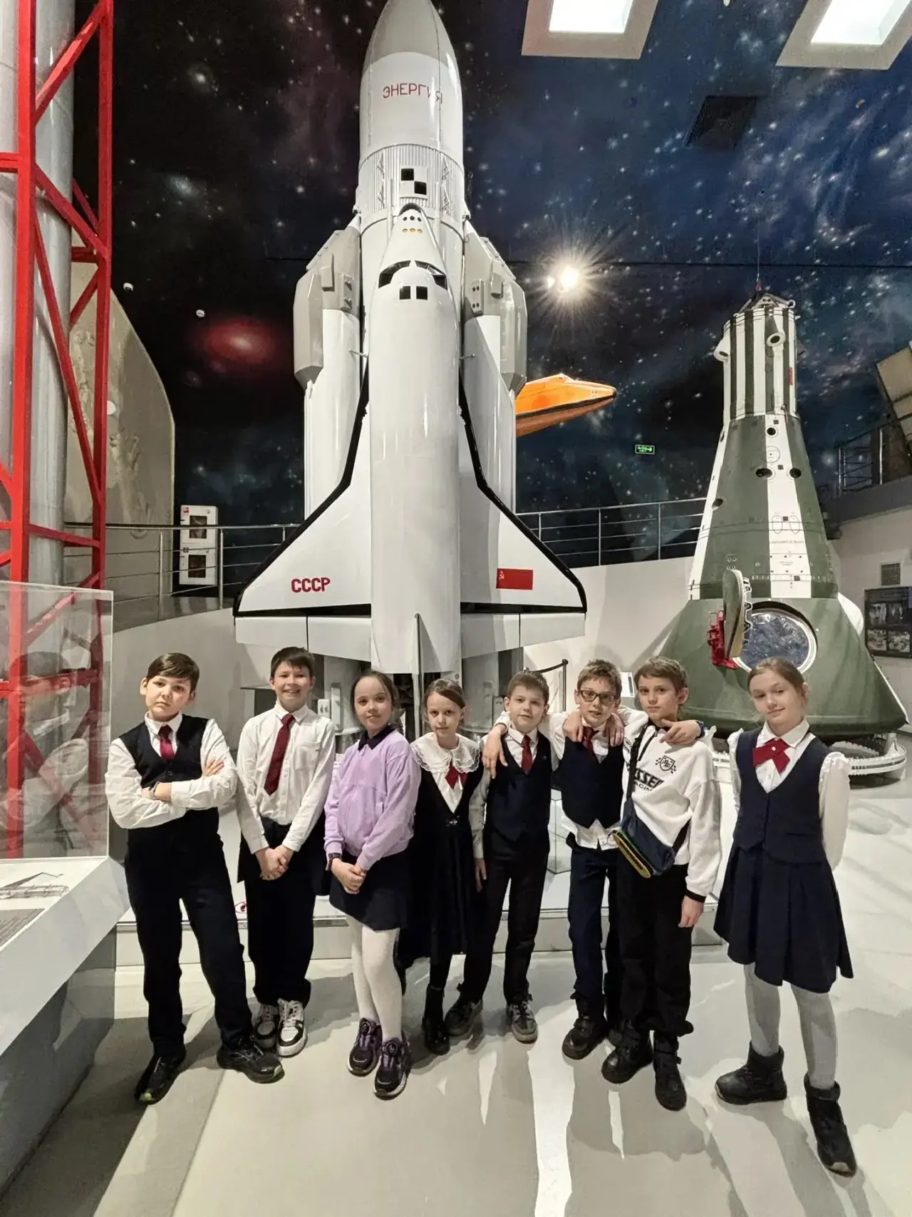 Космическое путешествие 4 «Э» класса  Ученики 4 «Э» класса побывали на увлекательной экскурсии в Муз