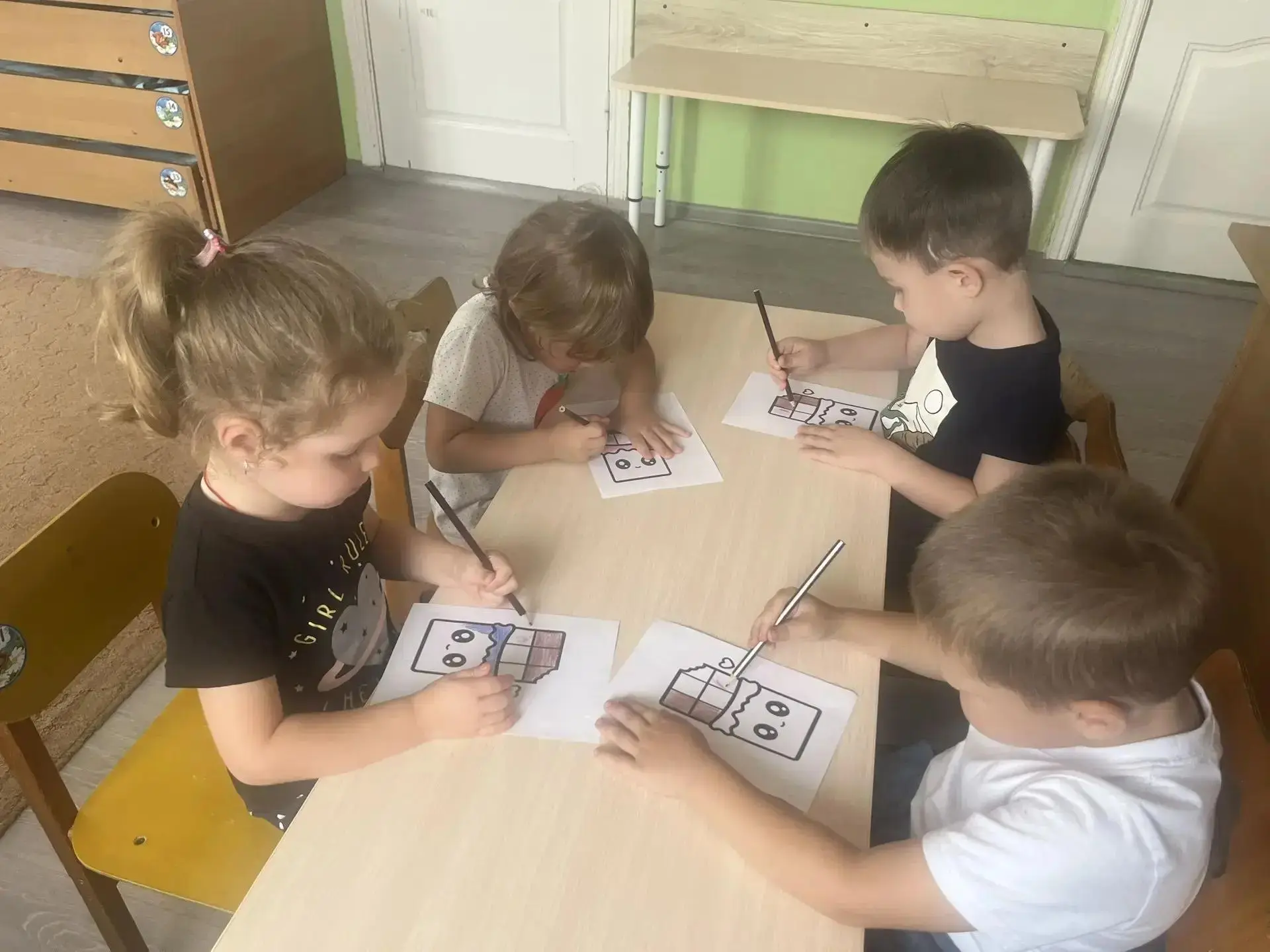 Сладкий праздник в  средней группе "Звёздочки "! 
Сегодня мы отмечали День шоколада — и это был самы