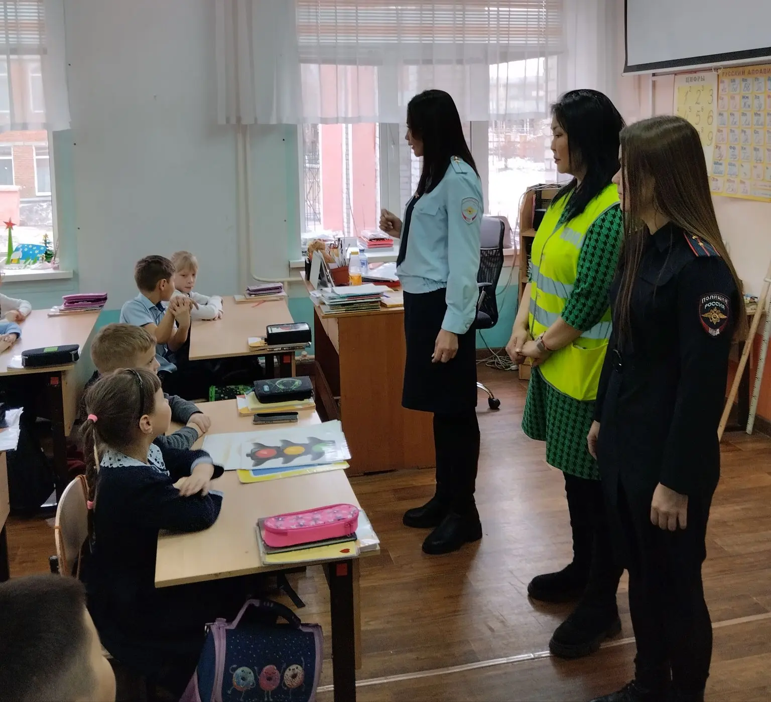 Занятия по правилам дорожного движения для лицеистов.  👮‍♀️Педагоги ДЮЦ "Безопасное детство" совмест