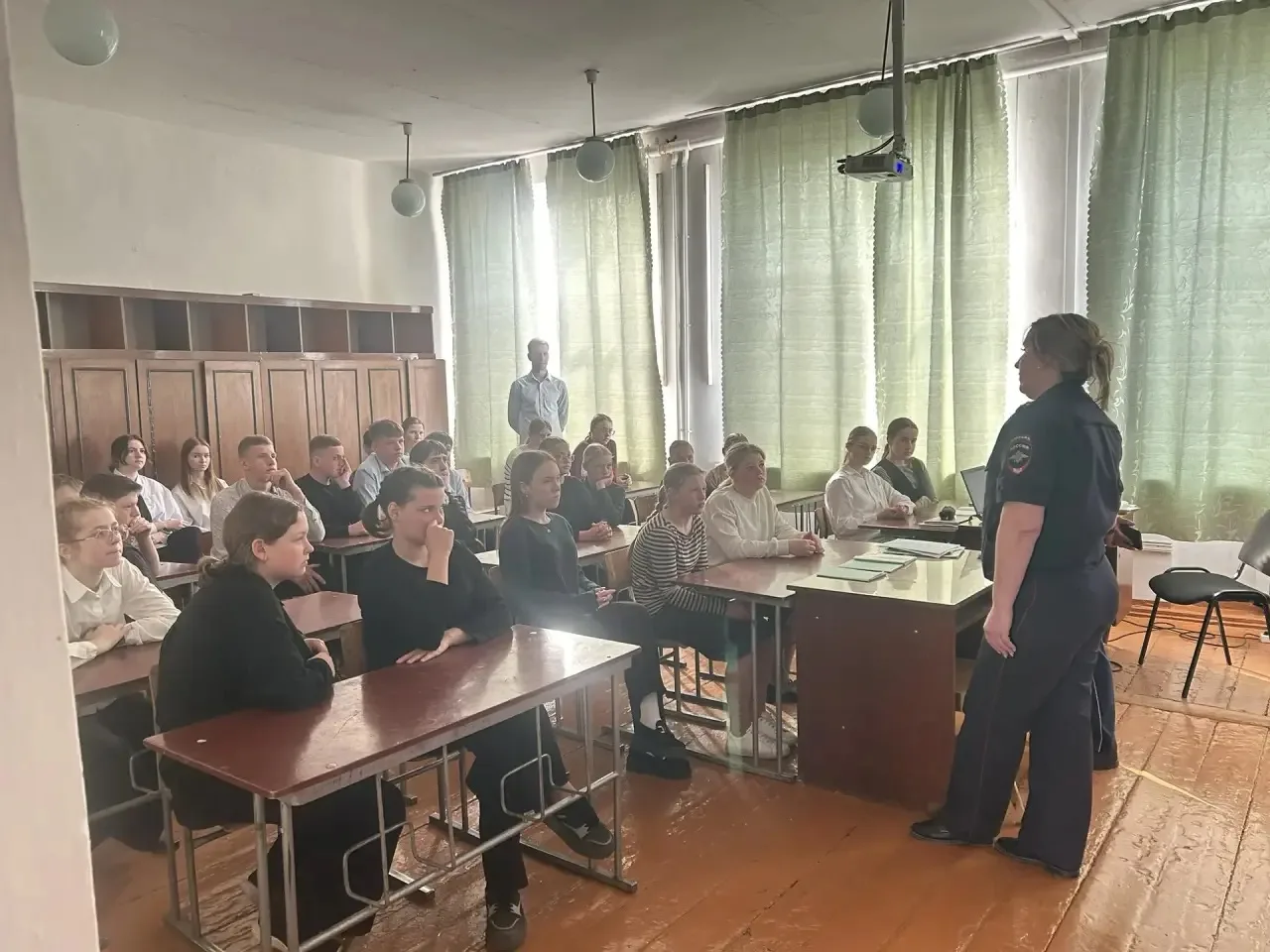 В МБОУ «Николаевская СОШ» состоялось познавательное мероприятие для учащихся старших кл...