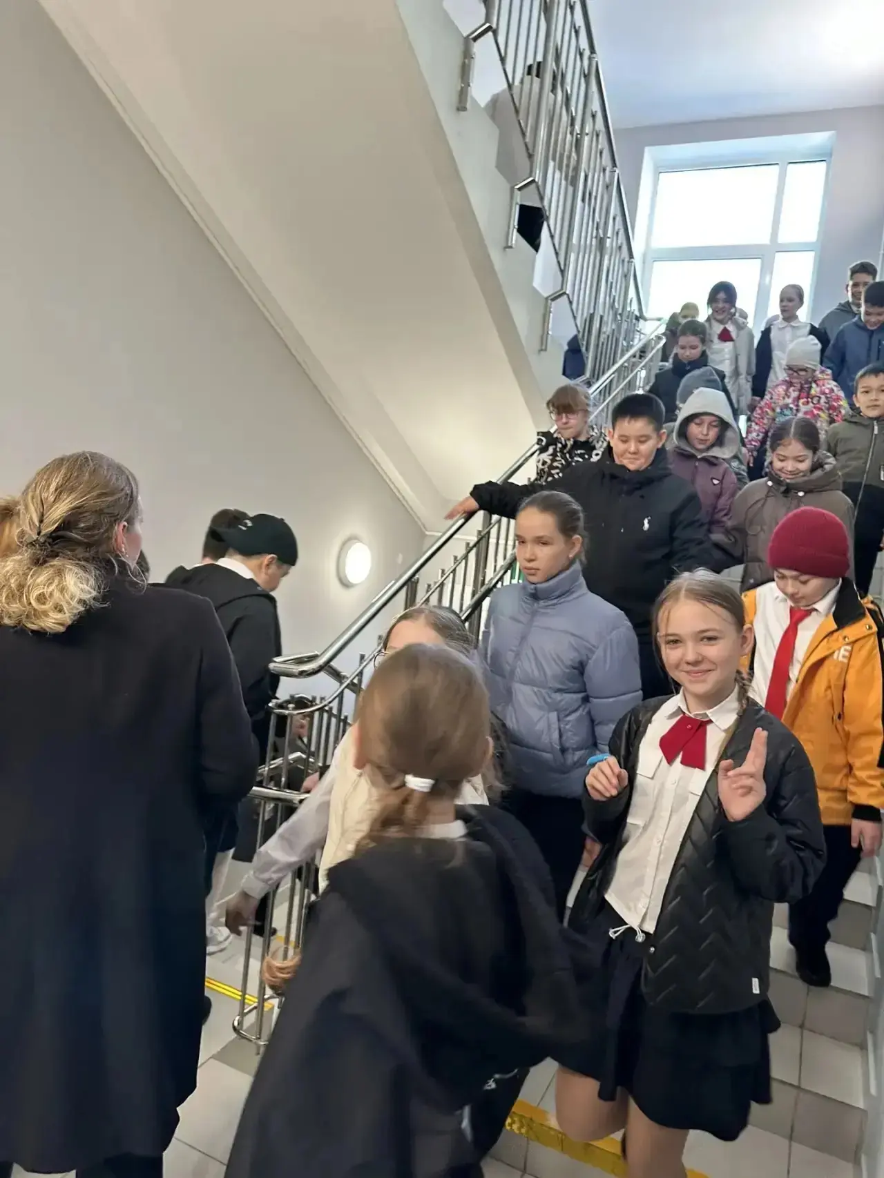 07.04.2026 прошла практическая тренировка действий сотрудников школы, сотрудников охраны и обучающих