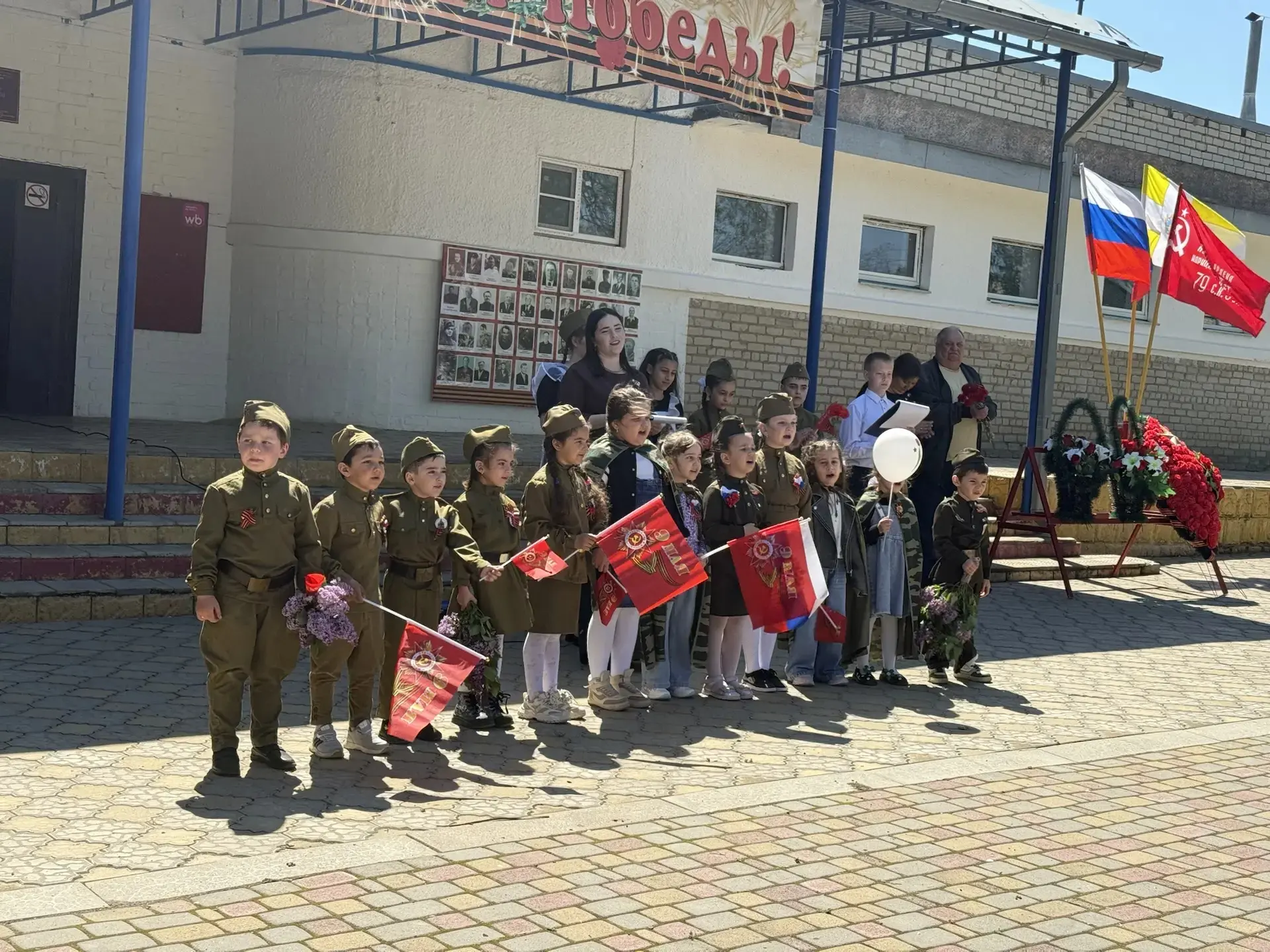 9 мая коллектив нашего детского сада совместно с воспитанниками и родителями приняли уч...