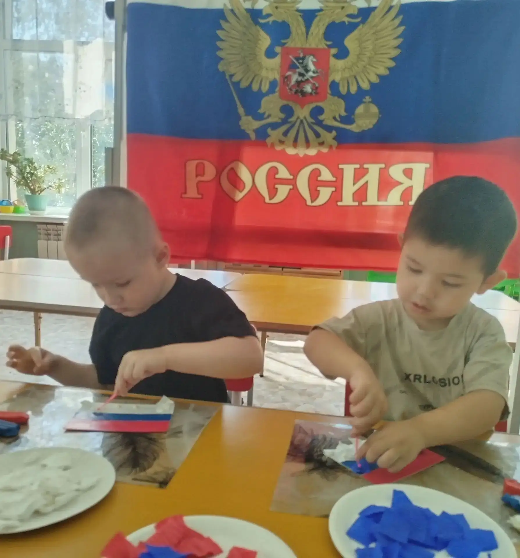 🇷🇺 Творчество малышей: Флаг России своими руками!