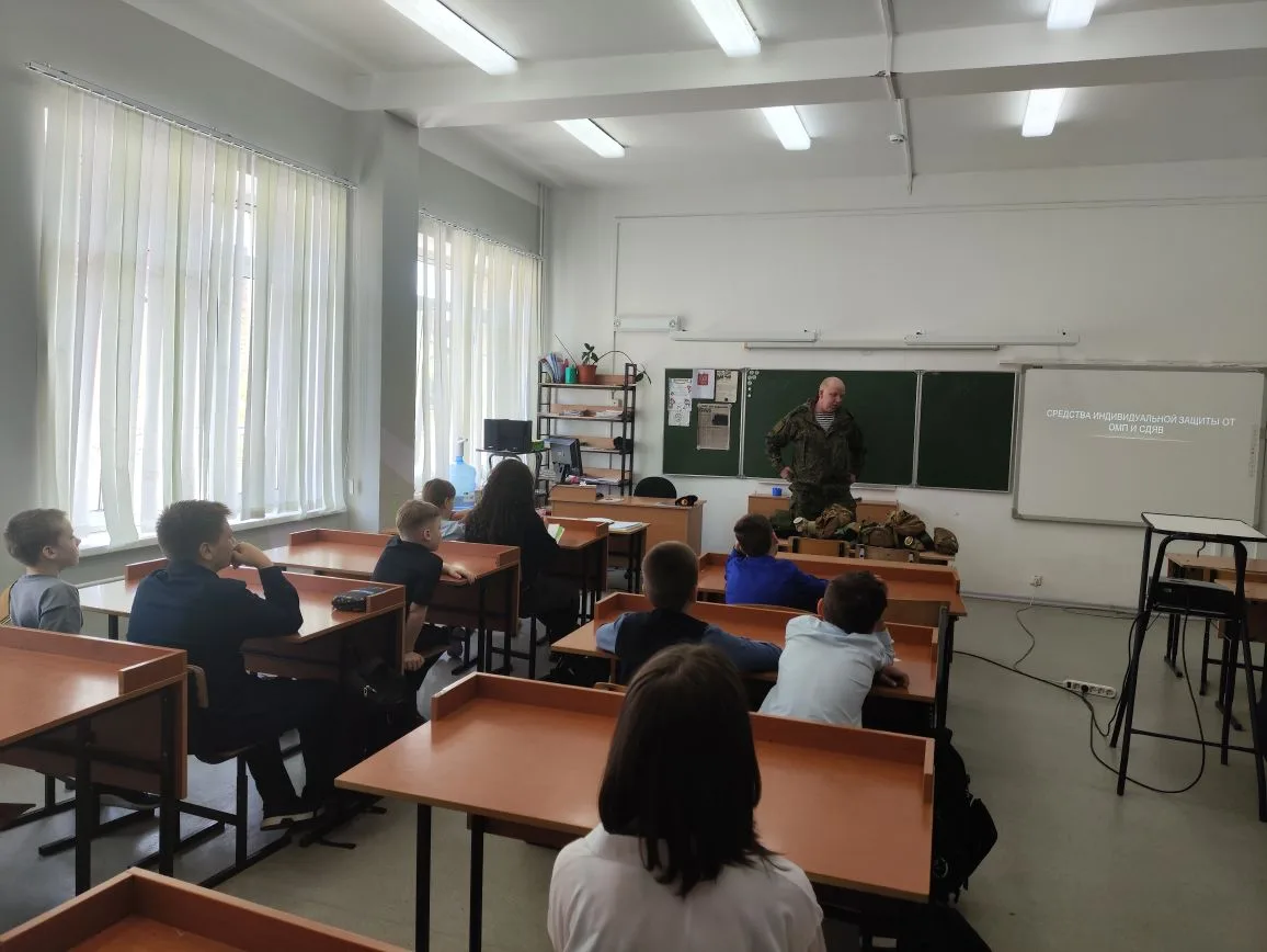 Урок патриотизма и безопасности: юнармейцы отряда им. А. А. Иванова МБОУ СОШ №82 освоили средства за