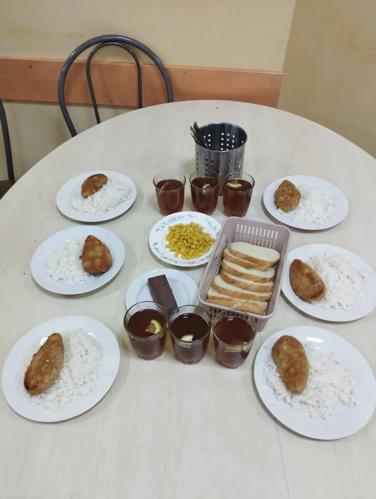 ☕ДЕЖУРНЫЙ ПО СТОЛОВОЙ☕

На связи рубрика "Дежурный по столовой" в летнем пришкольном лагере. Сегодня