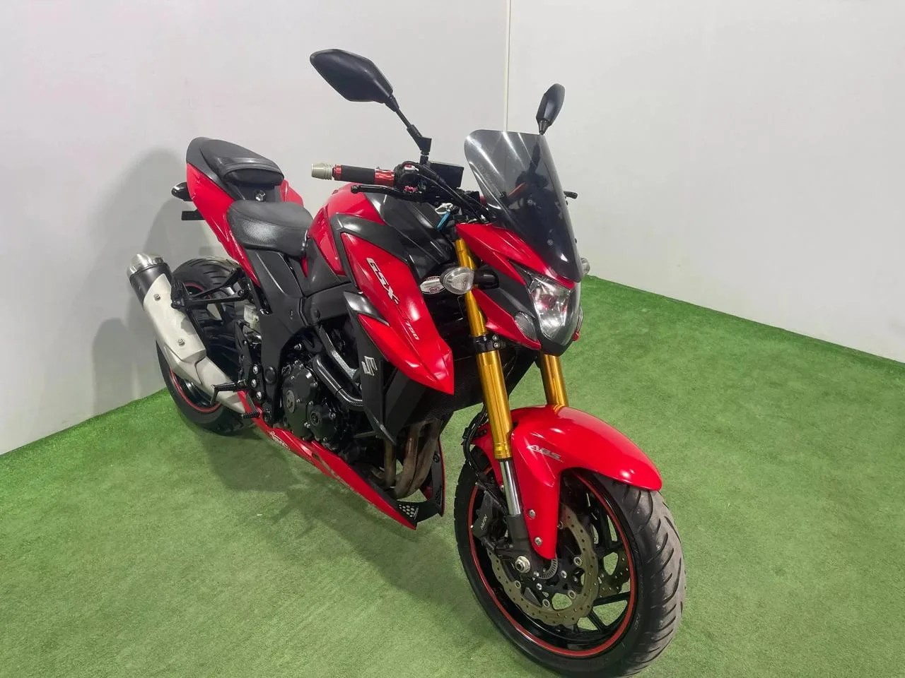 SUZUKI GSX-S750 в наличии во Владивостоке  Характеристики:  - 2017 год - объем 750 см3 - Аукцион JBA