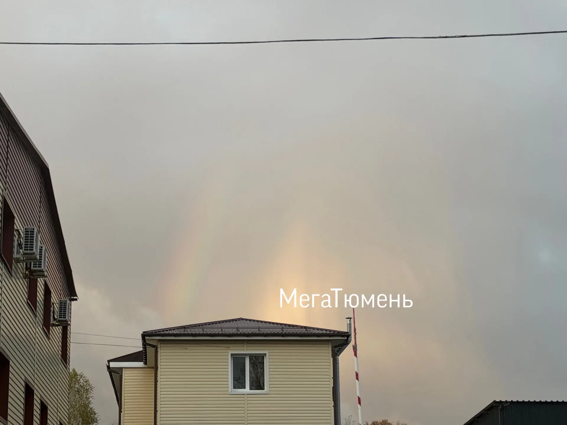 И снег встретили сегодня, и радугой полюбуемся!