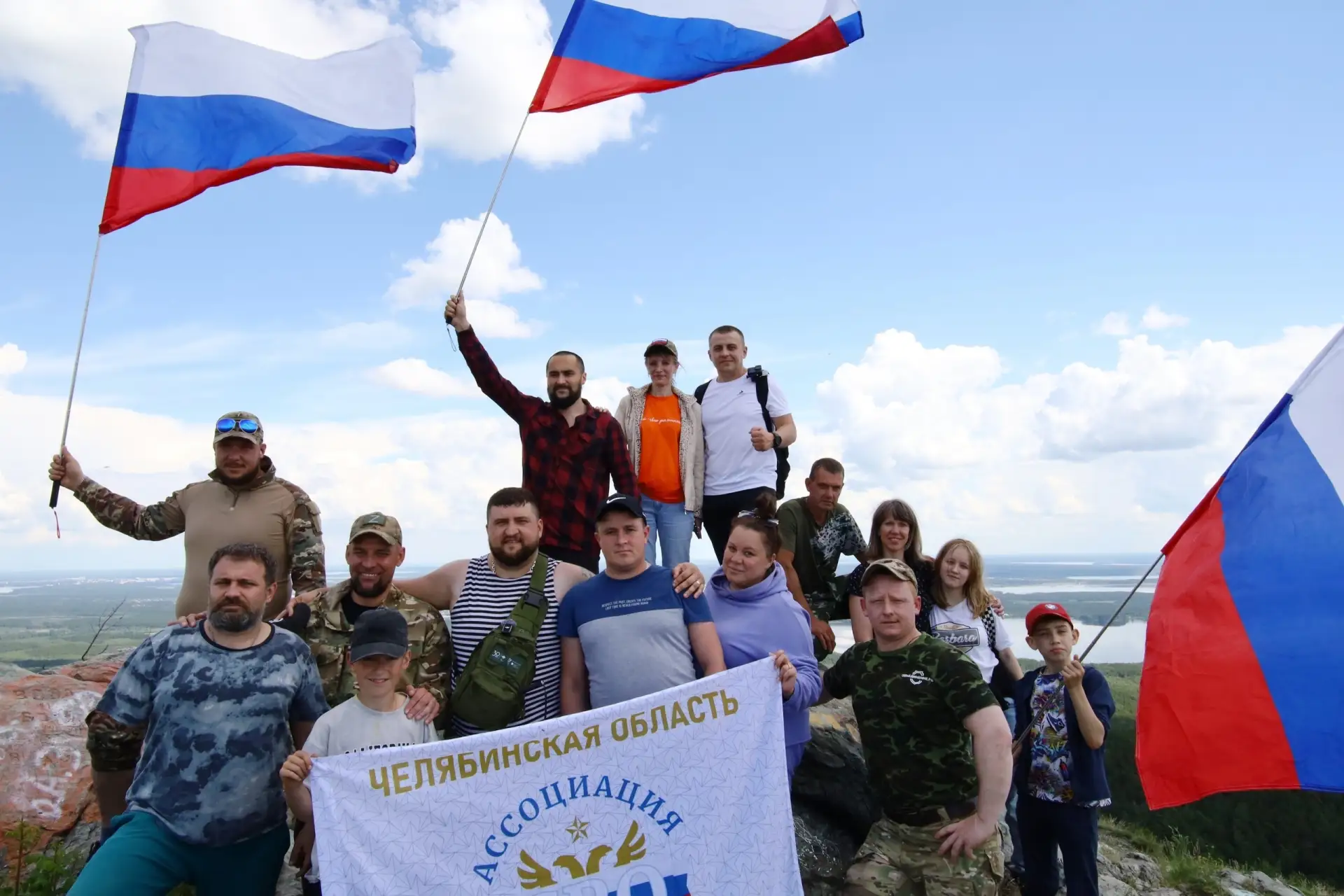Герои на высоте! 🇷🇺

В День России благотворительный фонд «Объединение ветеранов специальной военн