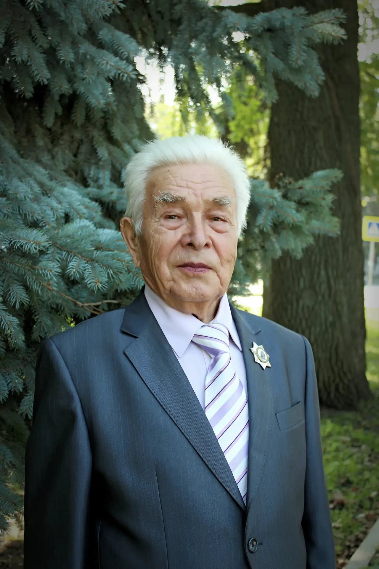 «Берҙән-бер ыңғай сифатым – эшһөйәрлек» (Нәзир Ҡолбахтинға 85 йәш )