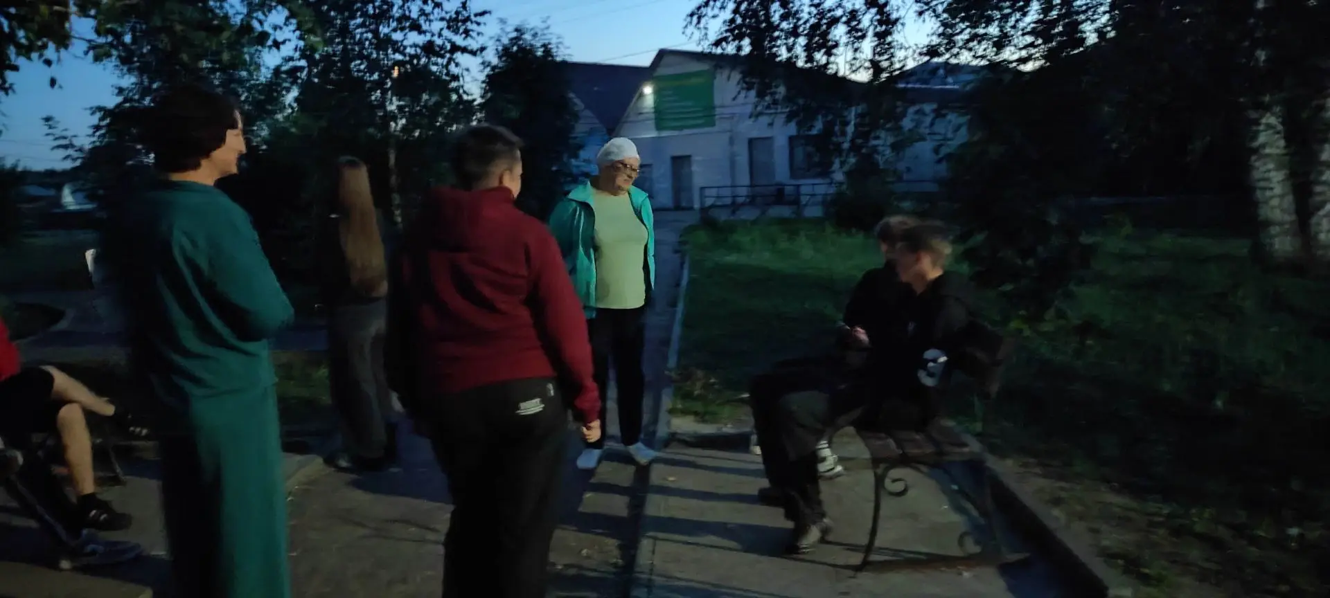 💯Вечерний рейд: педагоги и родители напомнили подросткам о правилах безопасности

✅На днях на улица