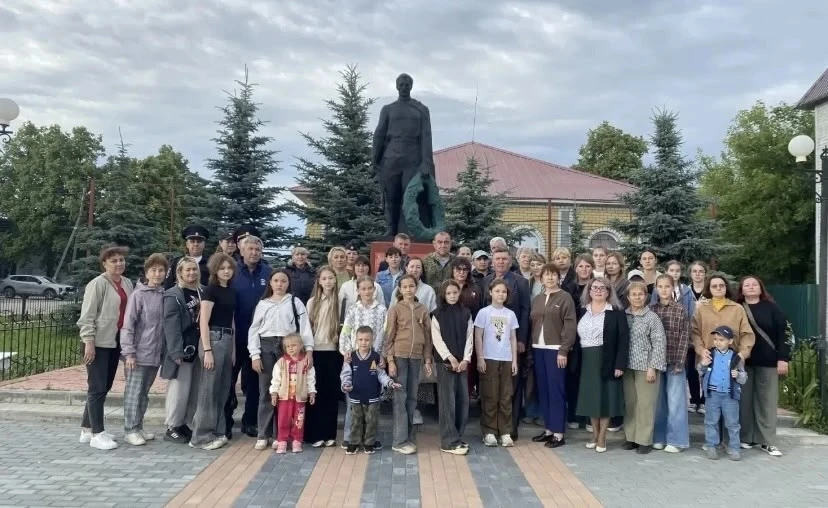 22 июня, в День памяти и скорби, наша команда воспитателей и вожатых пришкольного лагеря «Планета де