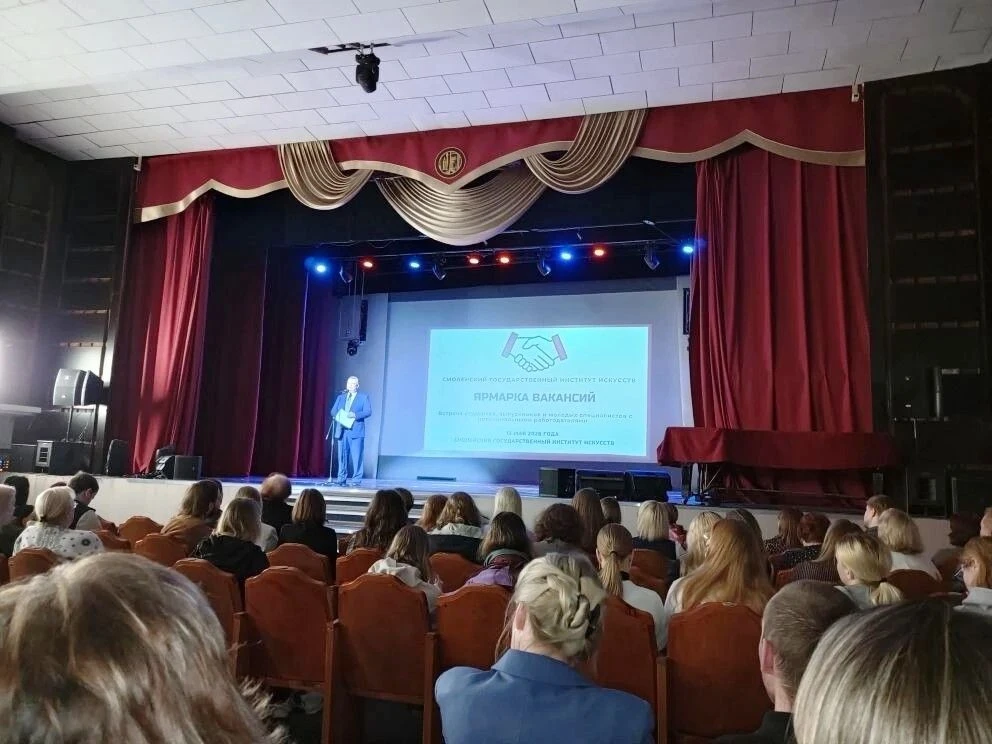 Музыкальное путешествие в Дом музыки
⁣
10 мая наш преподаватель фортепианного отделения, Степаненко 