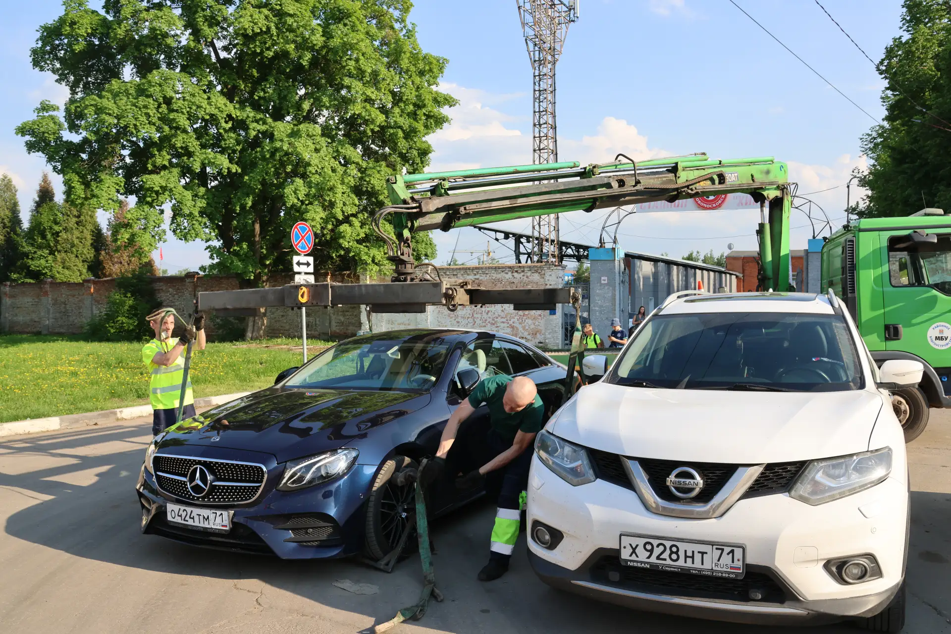 Обращайте внимание на знаки!  В Новомосковске продолжаются рейды по выявлению и эвакуации транспорта