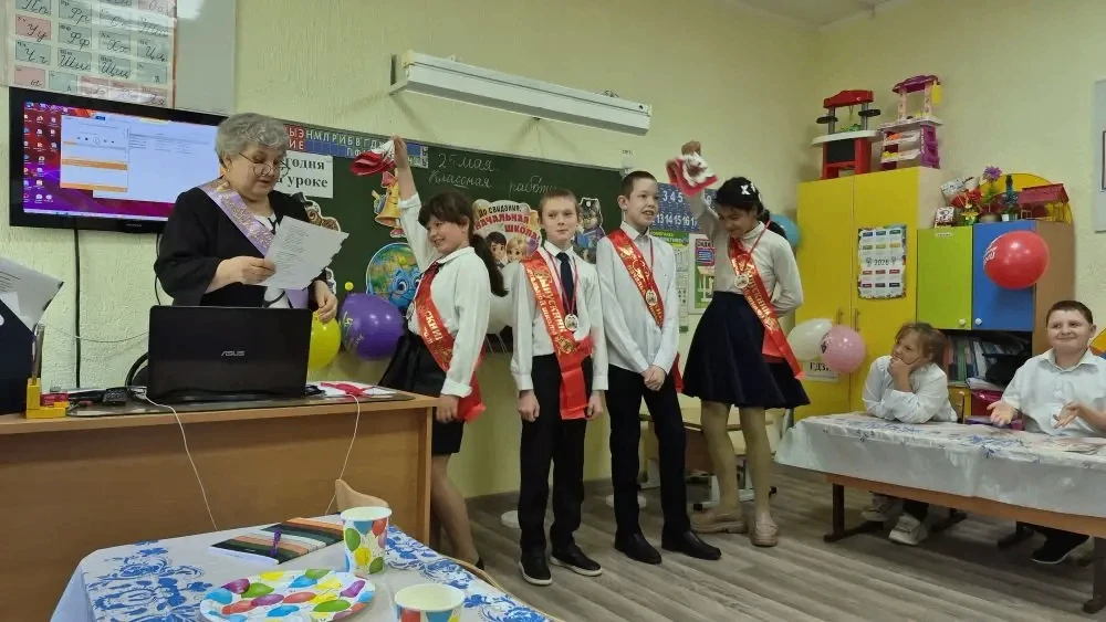 Ребята показали творческие номера, вспомнили самые яркие моменты за эти четыре года и п...
