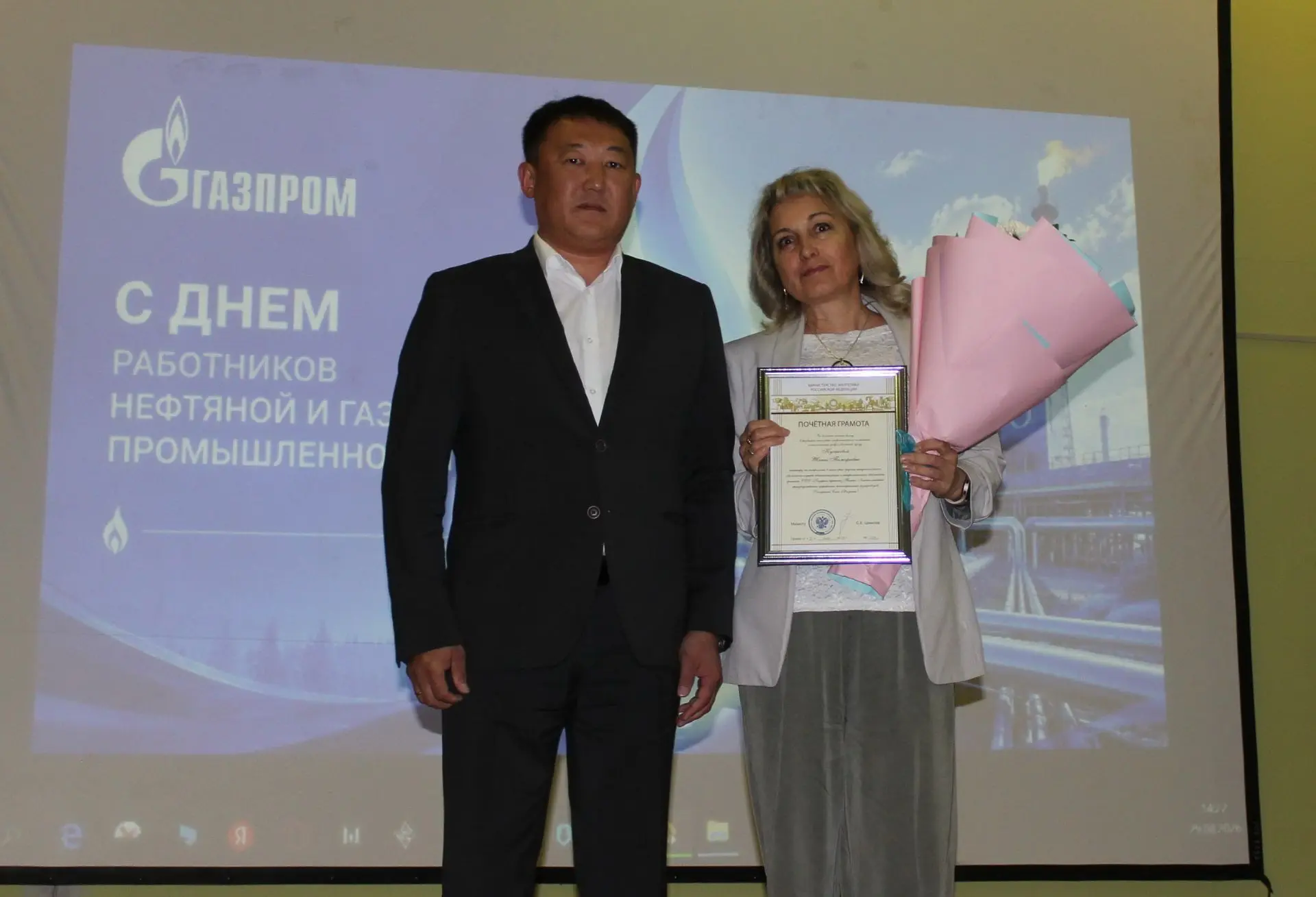 «Форт Боярд», водное поло и костер дружбы: День газовика в Ленском филиале