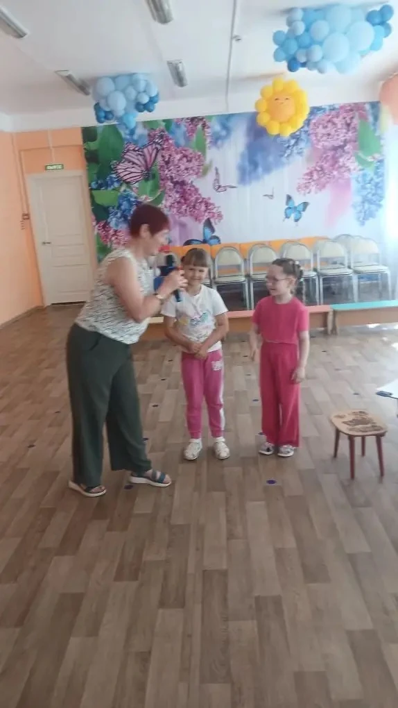 Сегодня был насыщенный день.Ребята приняли участие в «Караоке-час»-песни о России, соре...