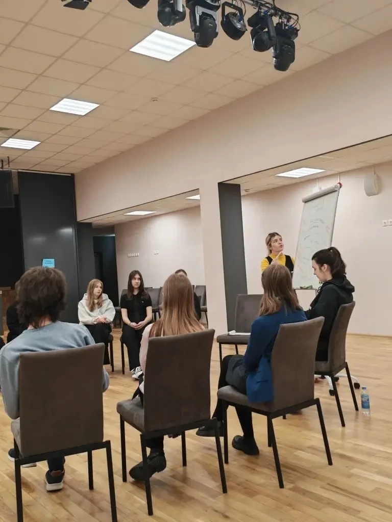 17 марта обучающиеся 9 А и 9 класса посетили тренинг "Уверенность в стрессе", который провели психол