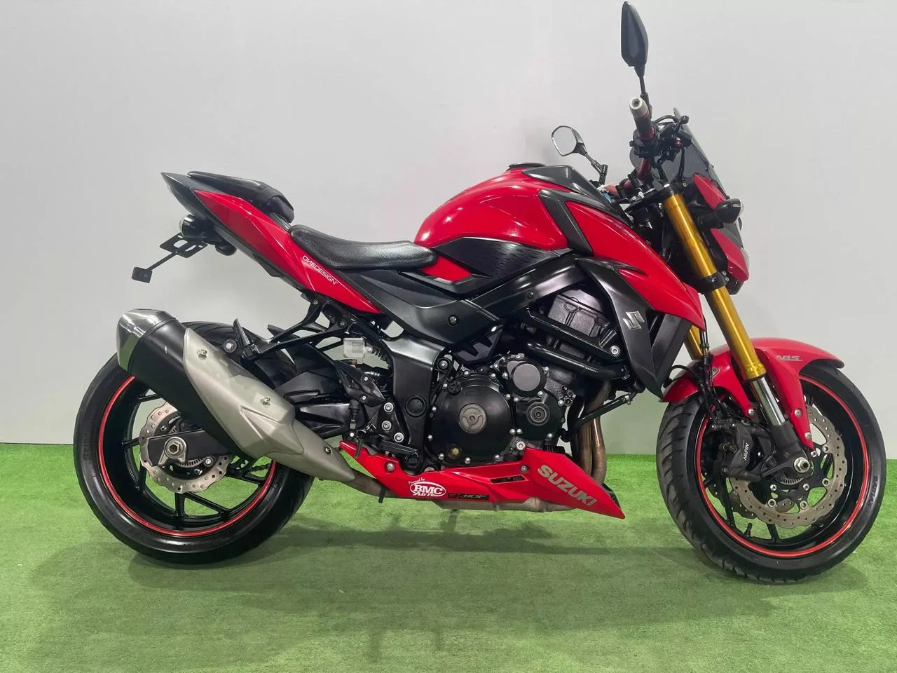 SUZUKI GSX-S750 в наличии во Владивостоке  Характеристики:  - 2017 год - объем 750 см3 - Аукцион JBA