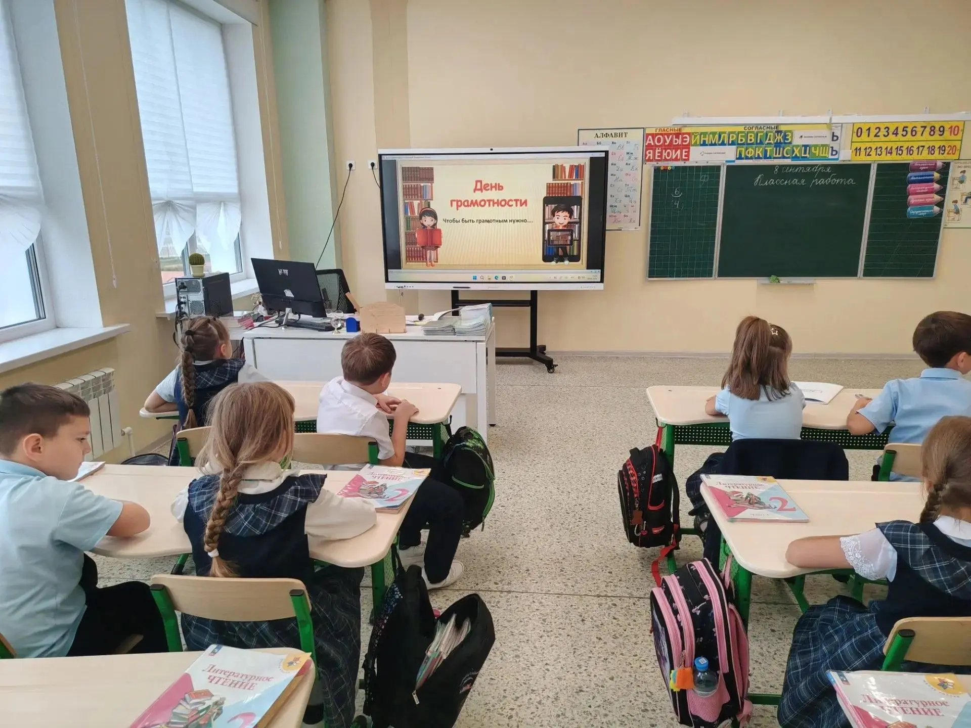 Сегодня в нашем образовательном центре особенная дата. Мы отмечаем сразу два важных пра...