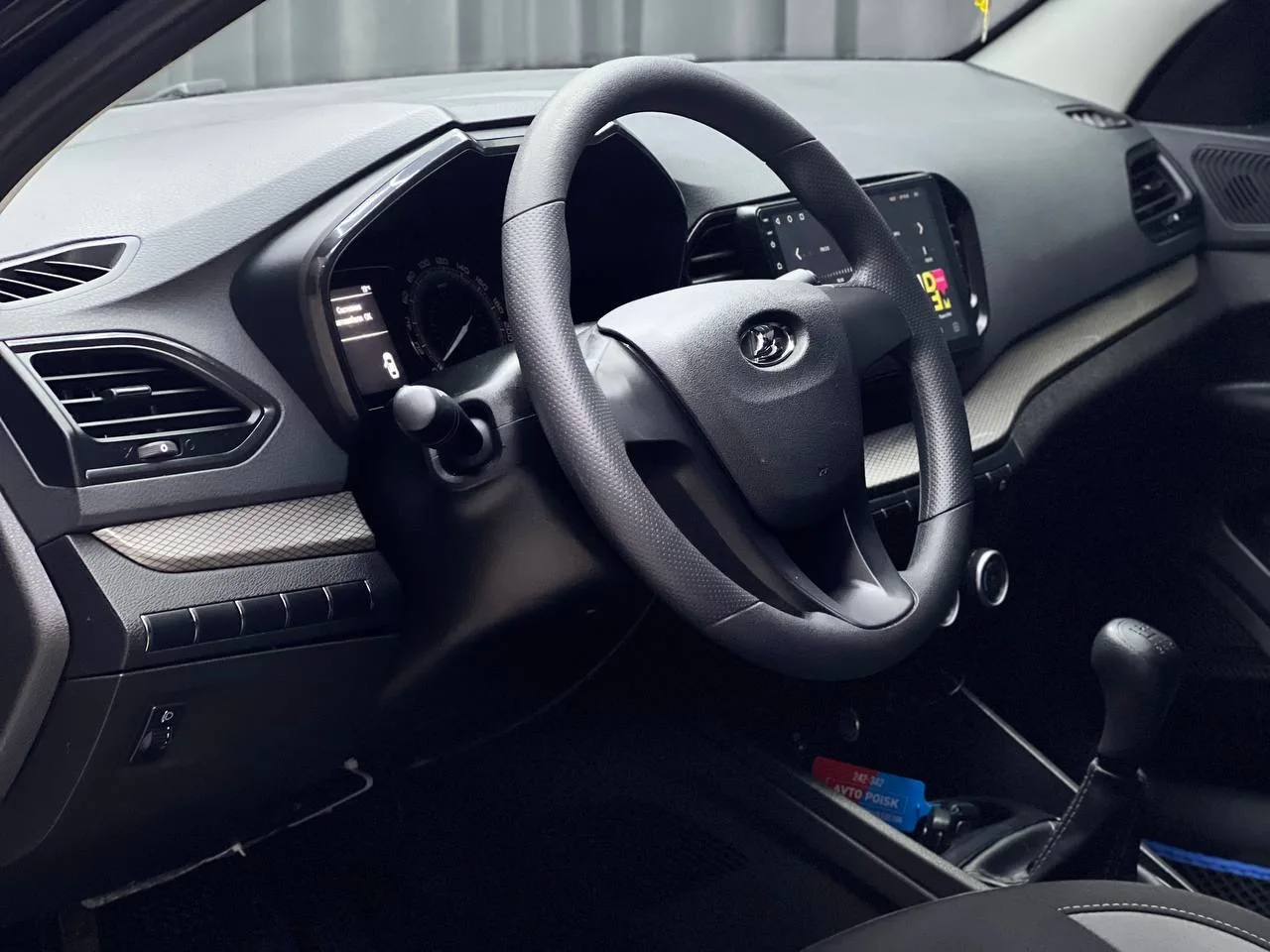Lada Vesta в комплектации КОМФОРТ 🔥  — 2024 год; — Двигатель 1.6, 106 л/с.; — Пробег 43.000 км.; — 2