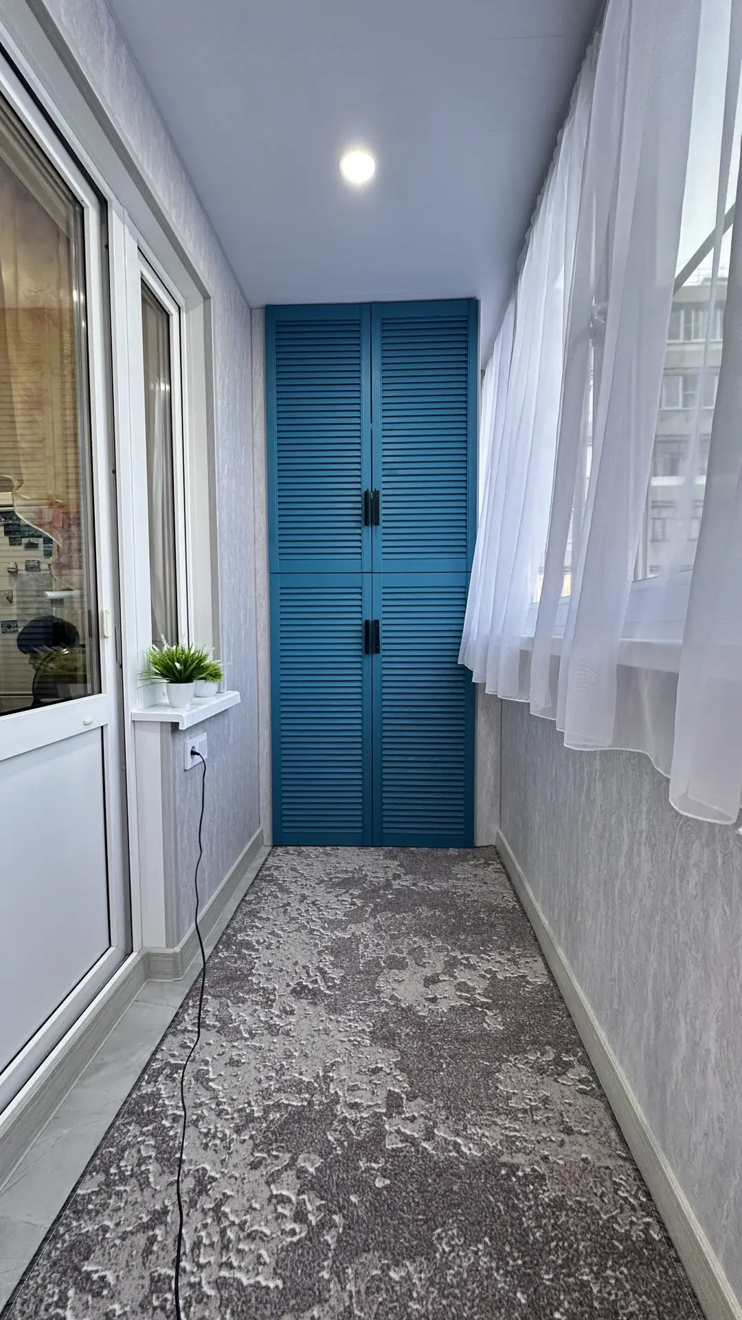 ❓ Как превратить узкий балкон в еще одну полноценную комнату? 🚪✨