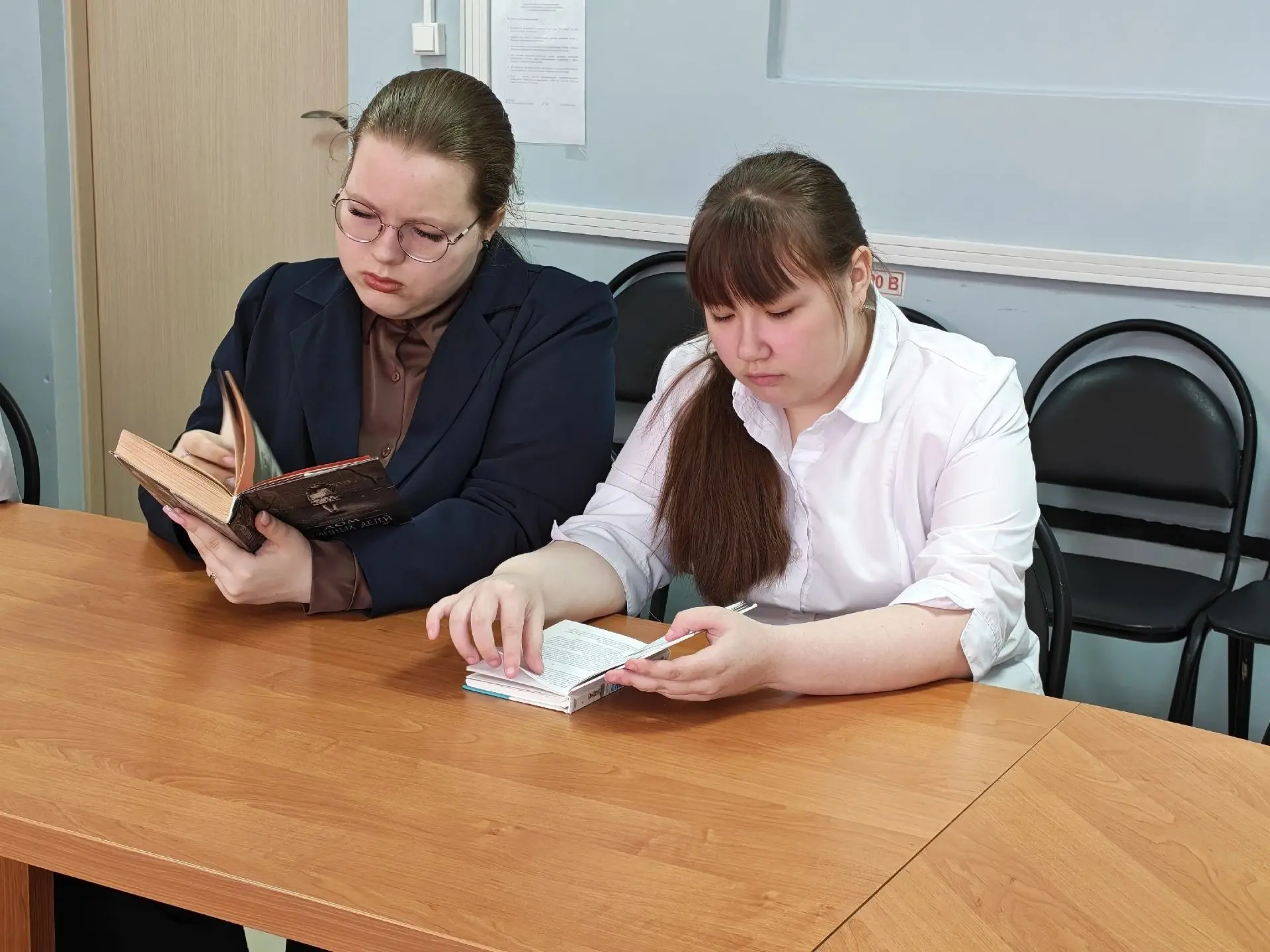 В Центральной библиотеке прошёл увлекательный диспут на тему «Книга или кино?». Участниками дискусси