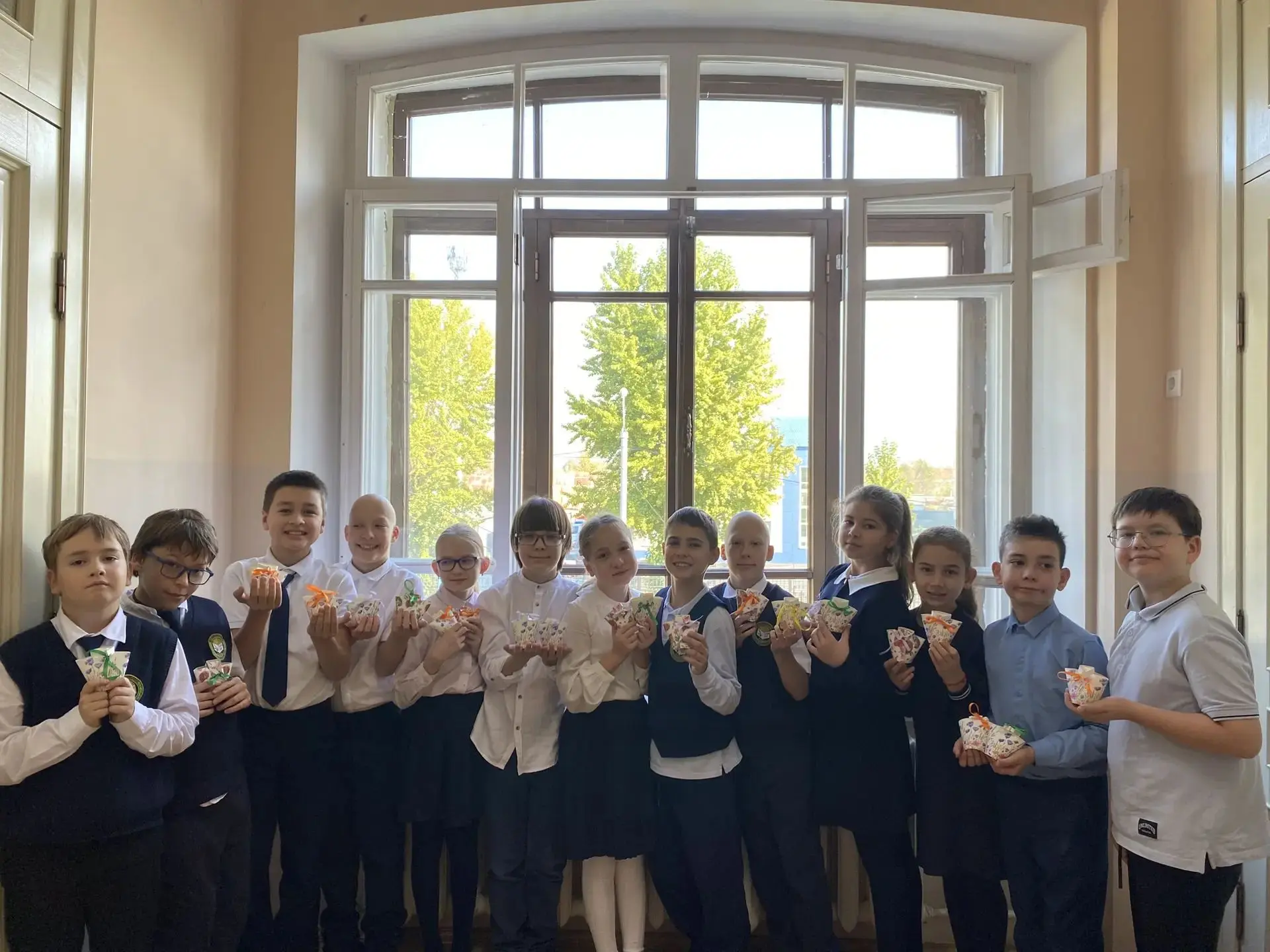 🎉 4 «В» поздравил бабушек и дедушек ко Дню пожилого человека!🎉